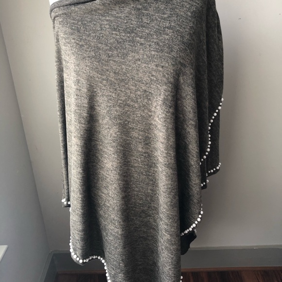 Olive green poncho - Picture 4 of 4